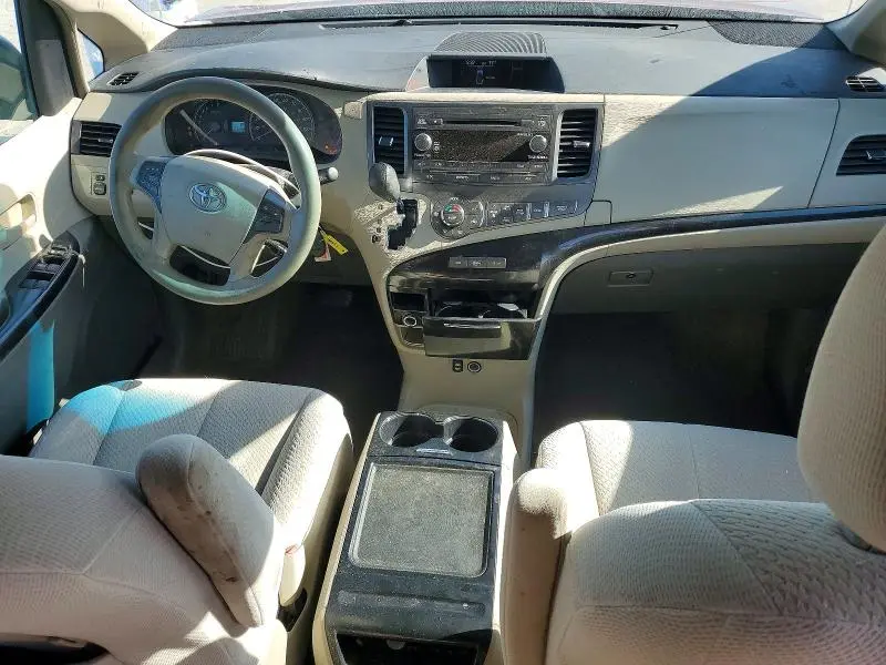 2013 TOYOTA SIENNA LE  