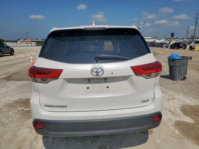 2019 TOYOTA HIGHLANDER SE  