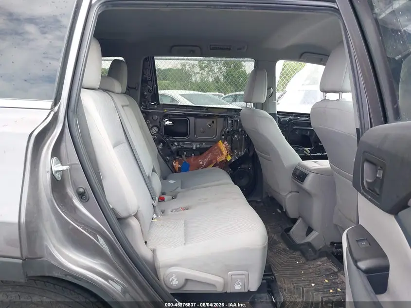 2019 TOYOTA HIGHLANDER LE