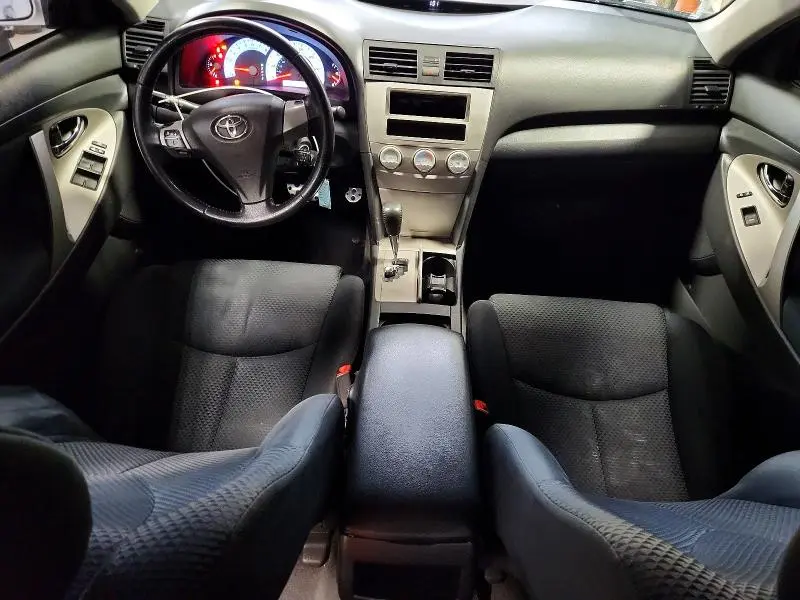 2011 TOYOTA CAMRY SE  