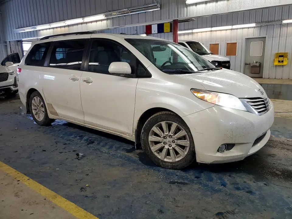 2012 TOYOTA SIENNA LIMITED PREMIUM 7-PASSENGER  