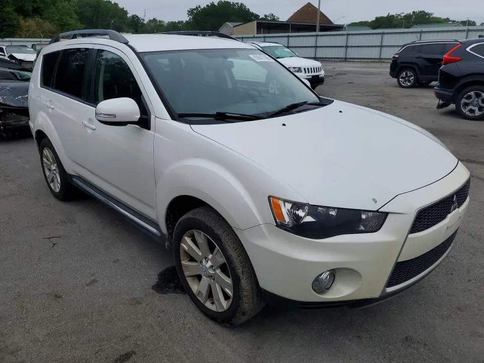 2013 MITSUBISHI OUTLANDER SE  