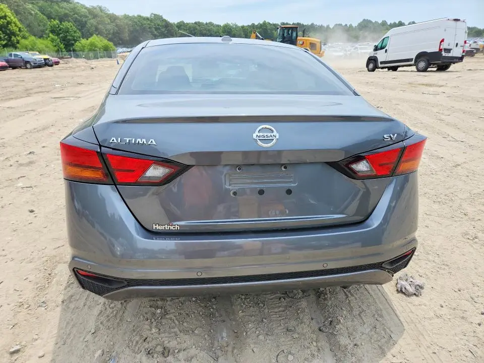 2021 NISSAN ALTIMA SV  