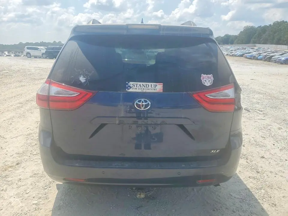 2018 TOYOTA SIENNA XLE 8-PASSENGER  