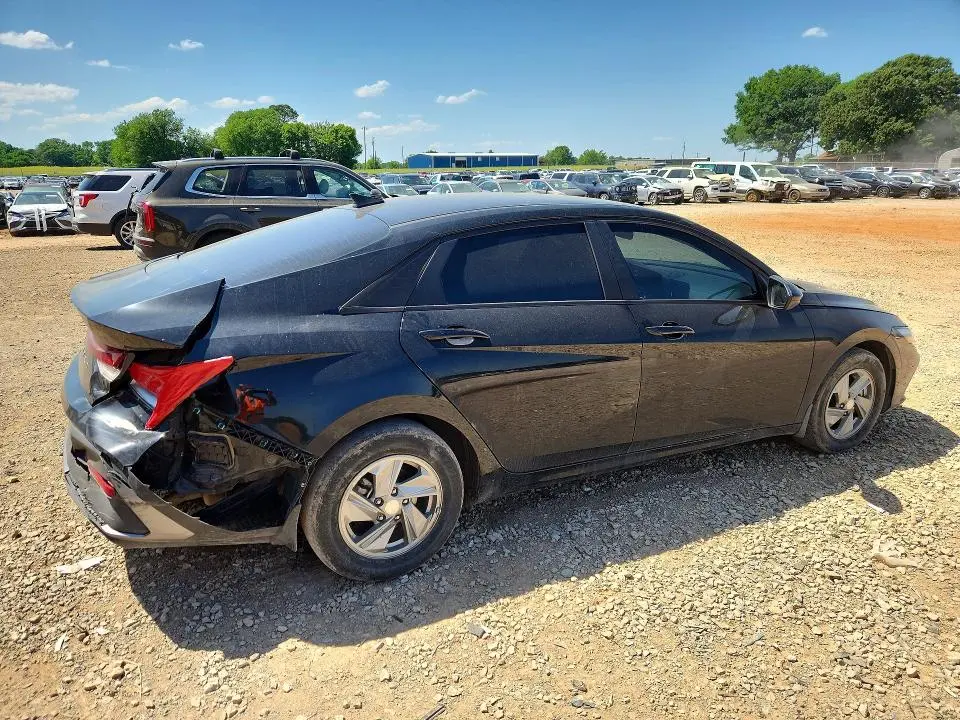 2024 HYUNDAI ELANTRA SE  