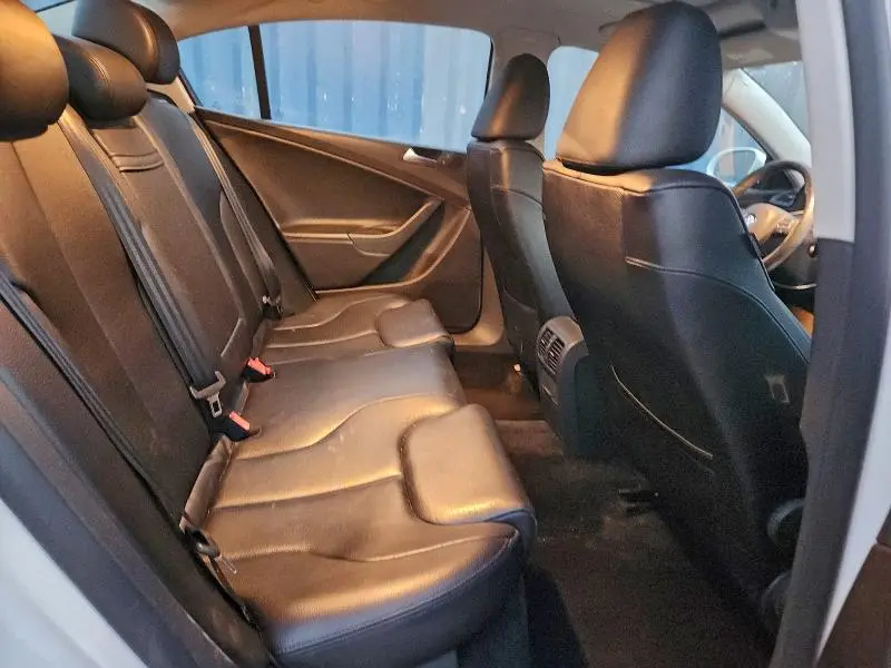 2010 VOLKSWAGEN PASSAT KOMFORT  