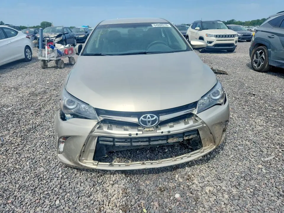 2015 TOYOTA CAMRY SE  