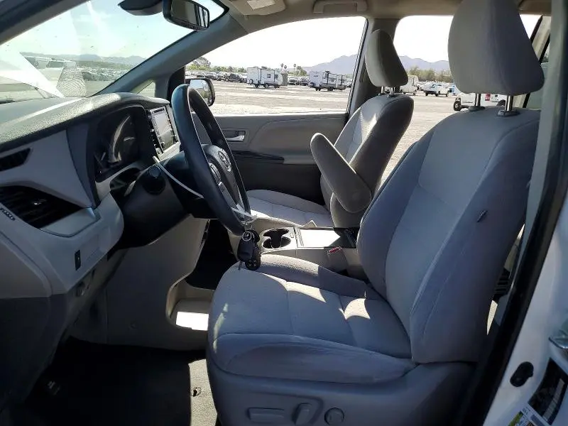 2020 TOYOTA SIENNA LE  
