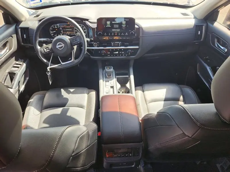 2024 NISSAN PATHFINDER SL  