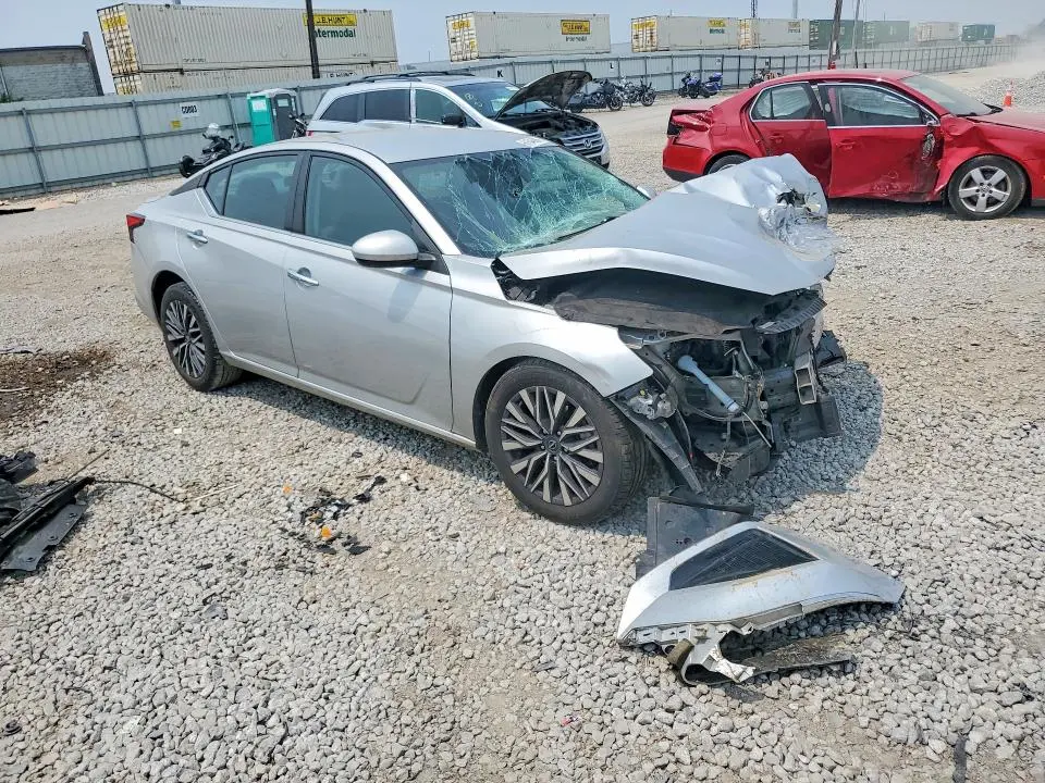 2023 NISSAN ALTIMA SV  