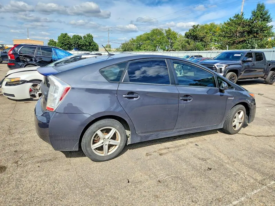 2010 TOYOTA PRIUS III  