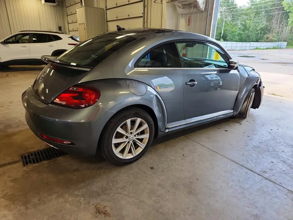 2018 VOLKSWAGEN BEETLE SE  