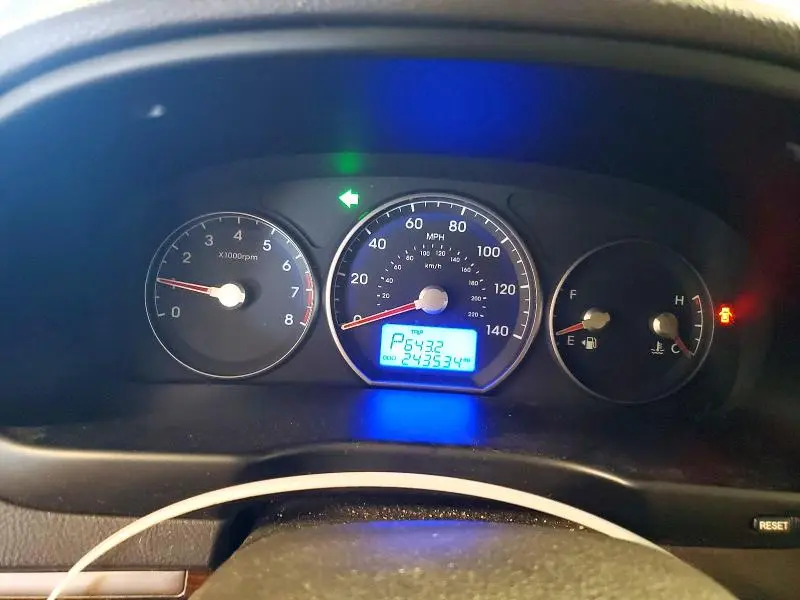 2010 HYUNDAI SANTA FE GLS  