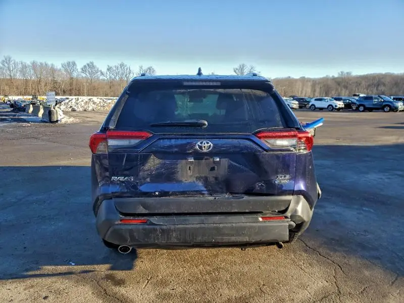 2025 TOYOTA RAV4 XLE  