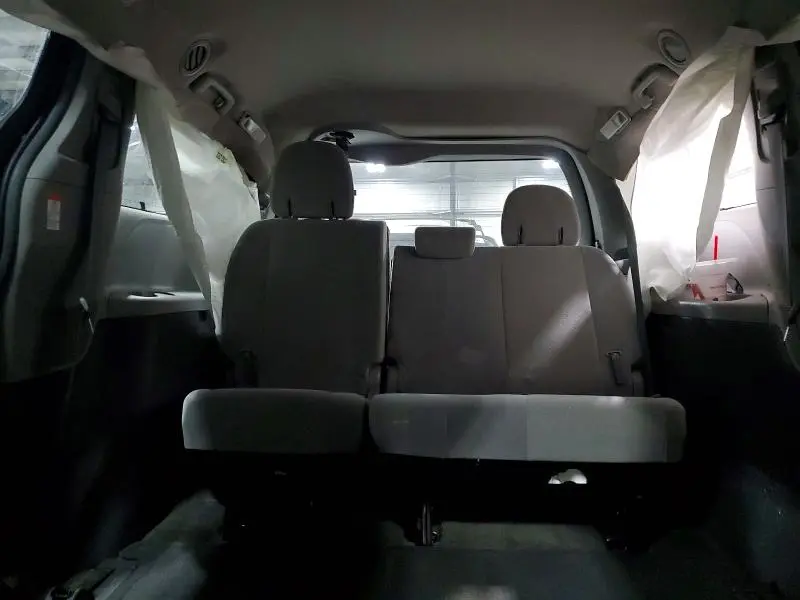 2016 TOYOTA SIENNA LE  