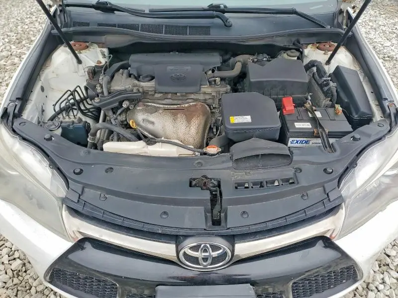 2016 TOYOTA CAMRY SE  