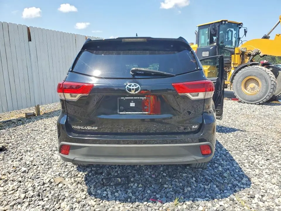 2018 TOYOTA HIGHLANDER SE  