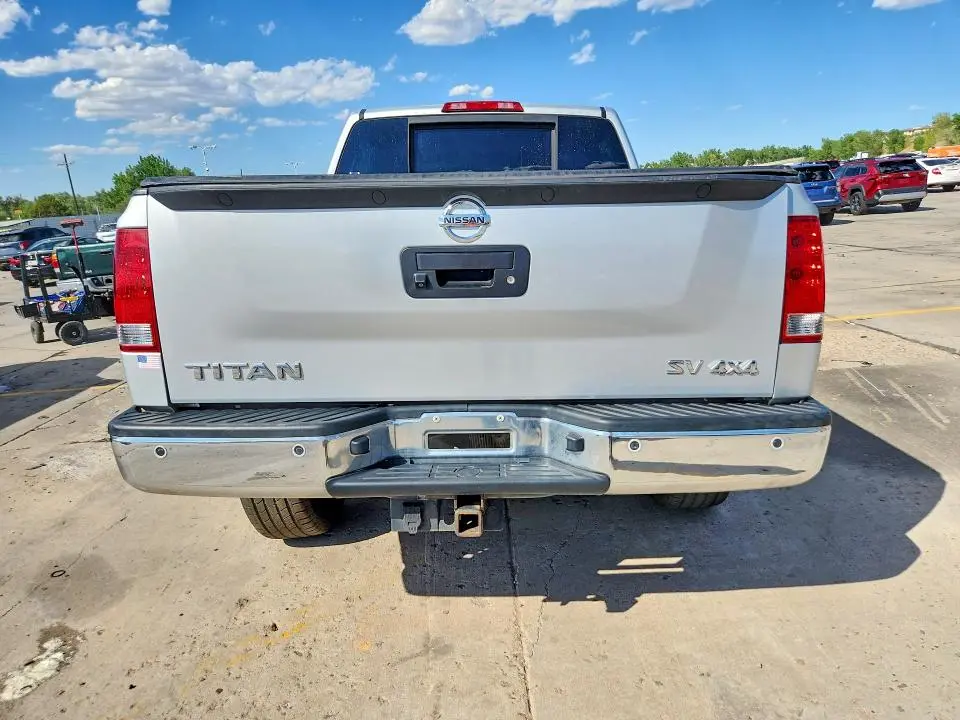 2015 NISSAN TITAN SV  
