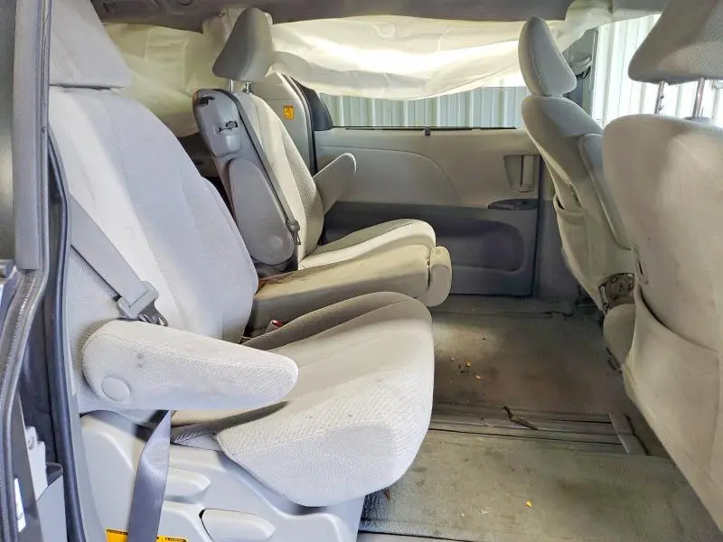 2011 TOYOTA SIENNA LE  
