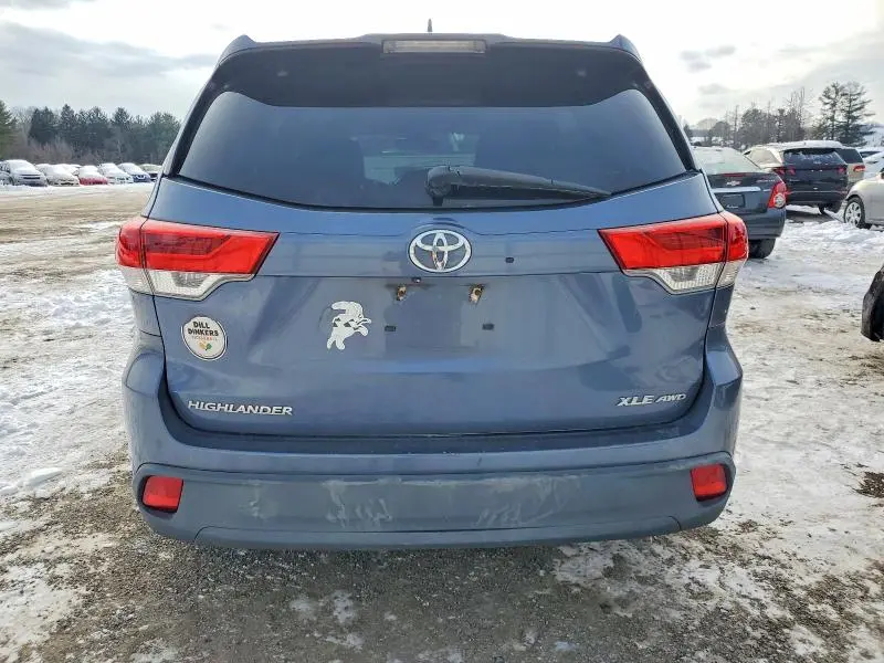 2018 TOYOTA HIGHLANDER SE  