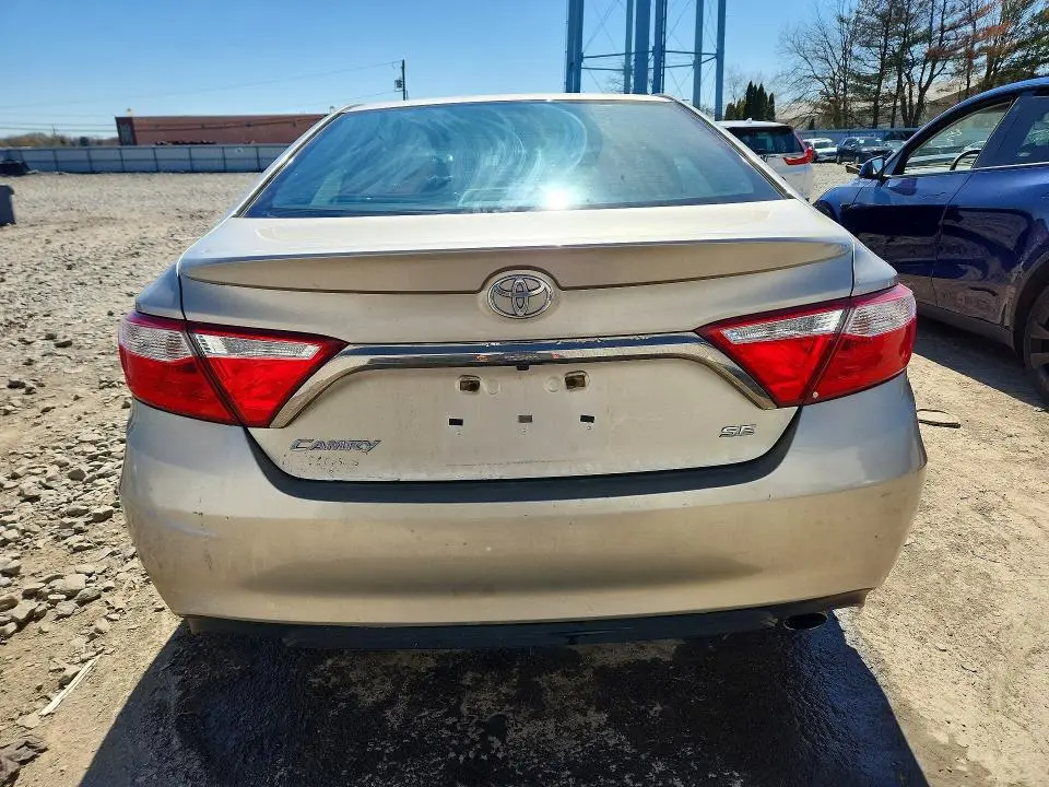 2016 TOYOTA CAMRY SE  