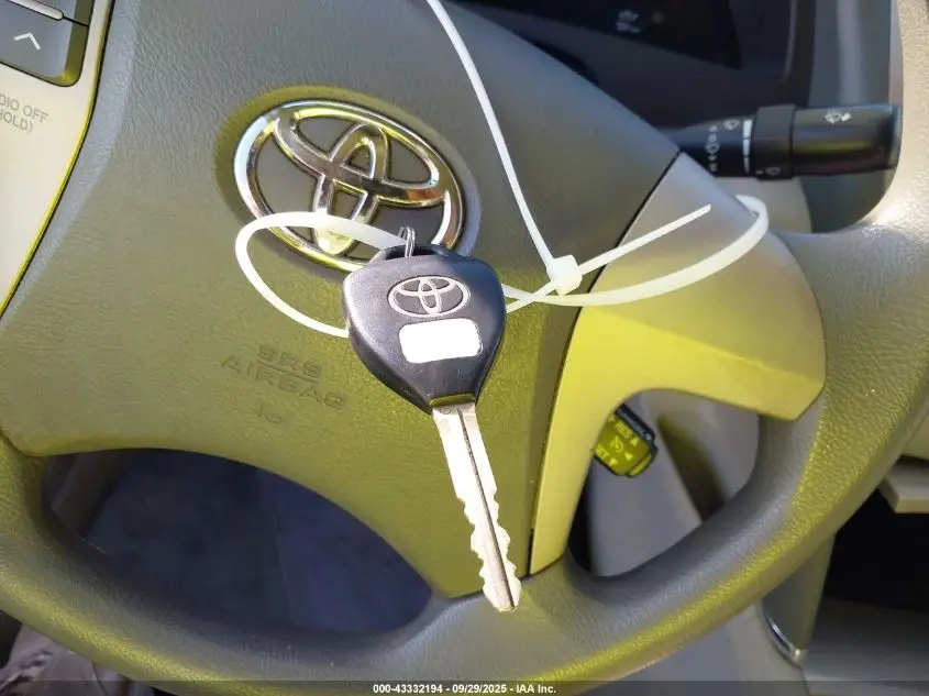 2011 TOYOTA CAMRY LE