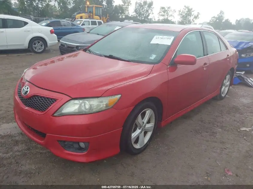 2011 TOYOTA CAMRY SE
