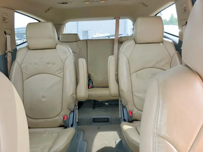 2011 CHEVROLET TRAVERSE LT  