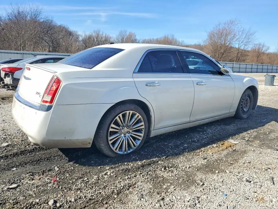2011 CHRYSLER 300C   