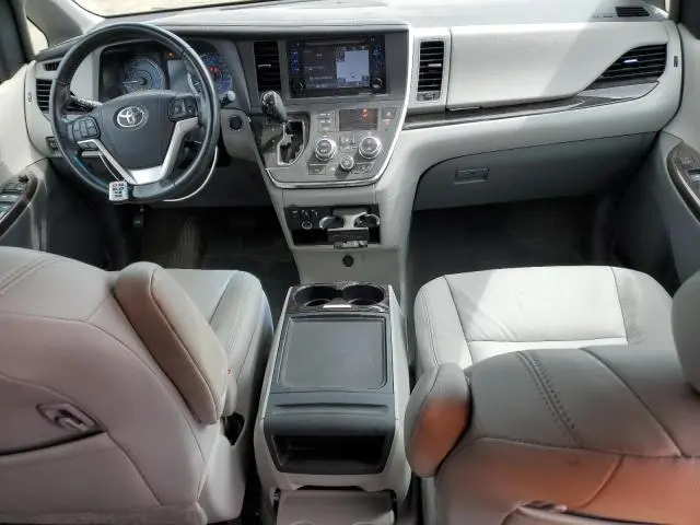 2016 TOYOTA SIENNA XLE  