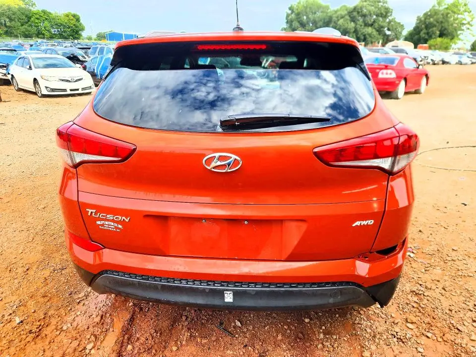 2017 HYUNDAI TUCSON SE  