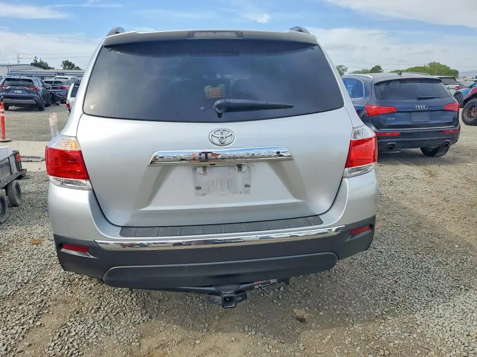 2013 TOYOTA HIGHLANDER PLUS  