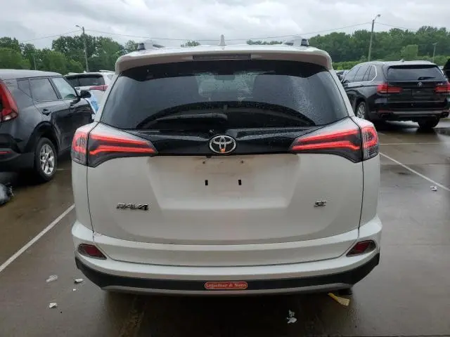 2018 TOYOTA RAV4 SE  