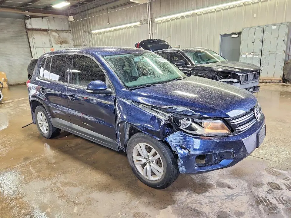 2013 VOLKSWAGEN TIGUAN S  