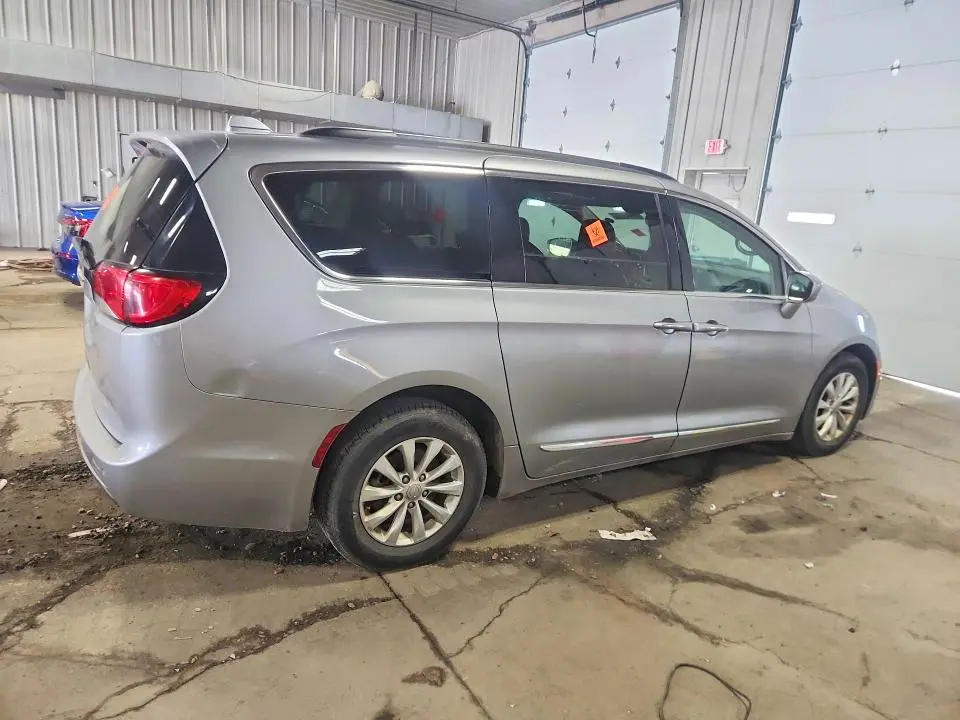 2017 CHRYSLER PACIFICA TOURING L  