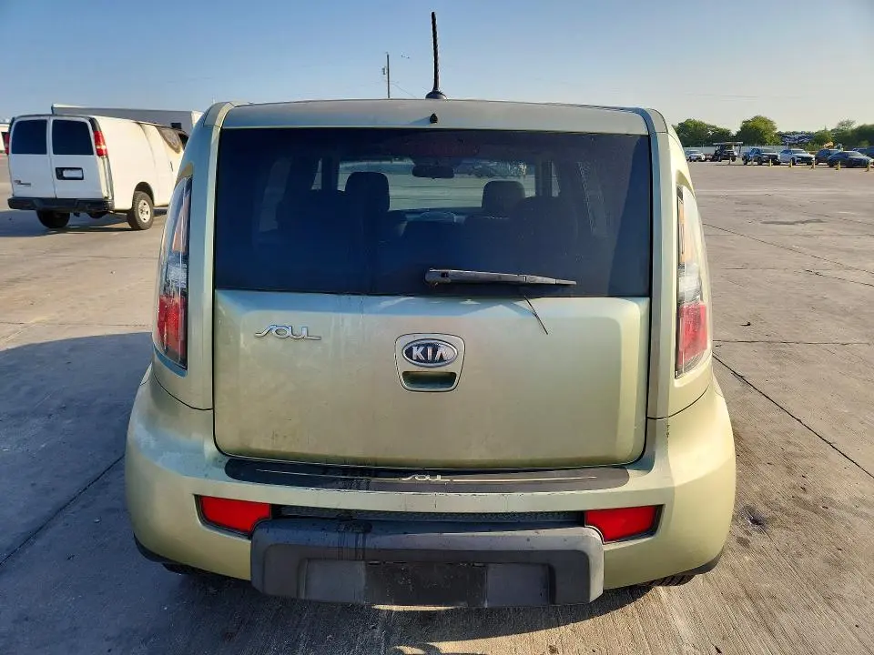 2011 KIA SOUL +  