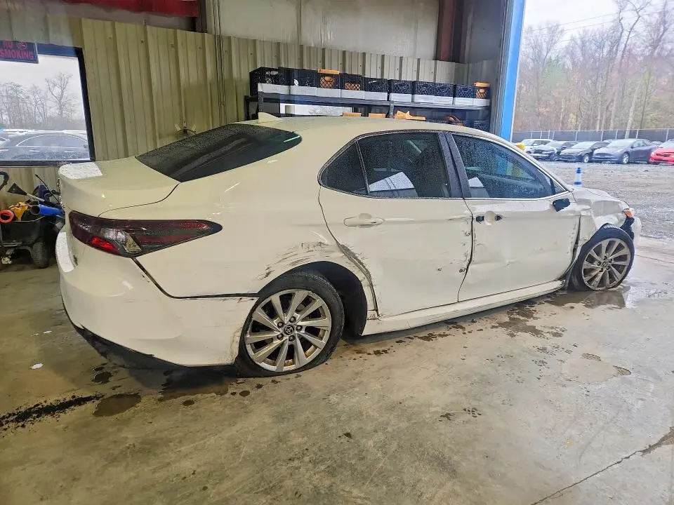 2021 TOYOTA CAMRY LE  
