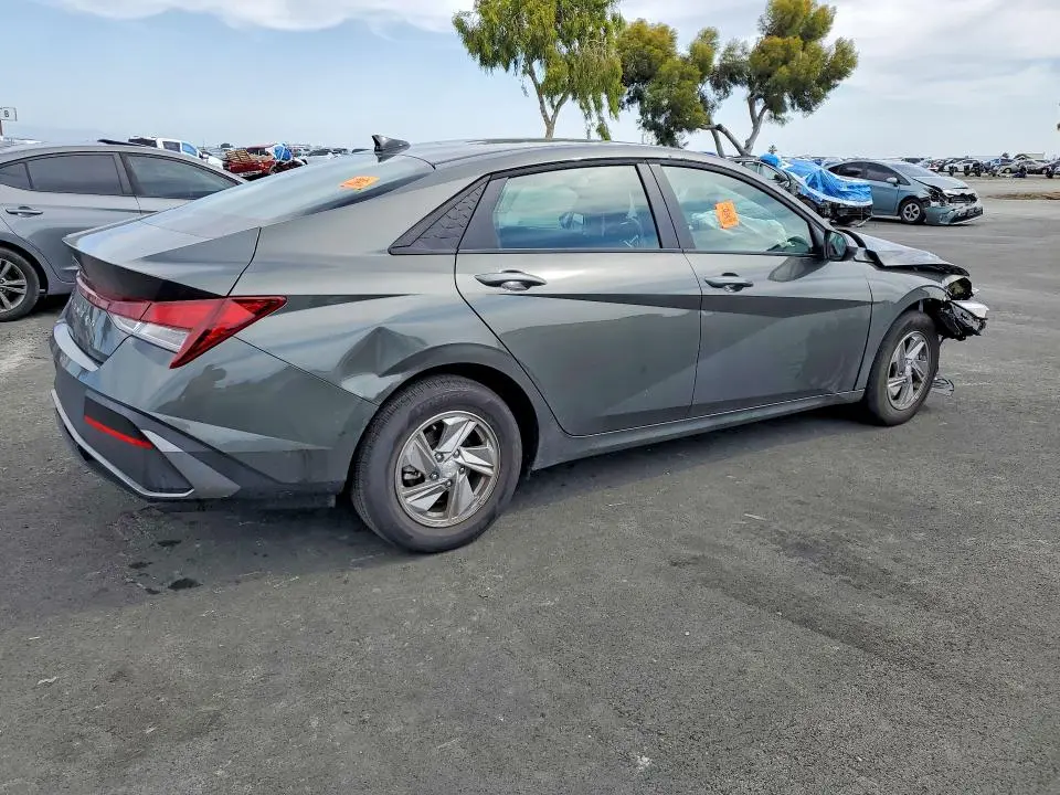2025 HYUNDAI ELANTRA SE  