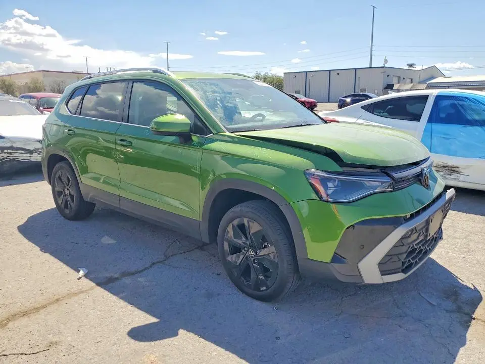 2025 VOLKSWAGEN TAOS SE  
