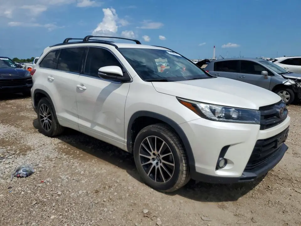 2018 TOYOTA HIGHLANDER SE  