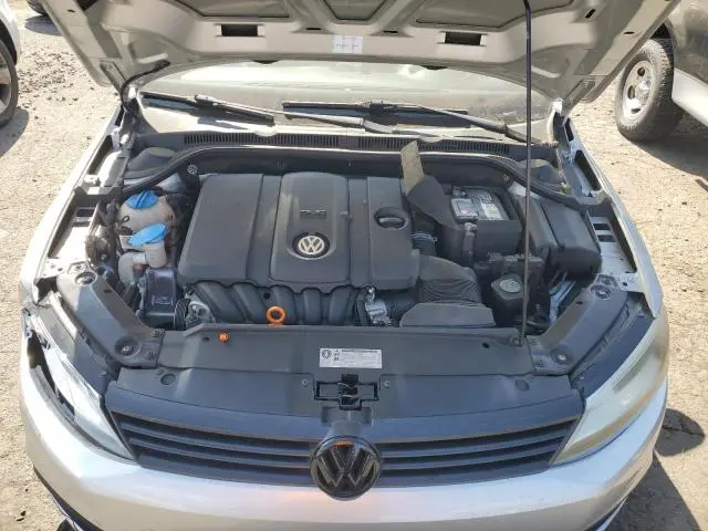 2011 VOLKSWAGEN JETTA SE  
