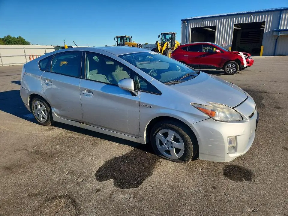 2011 TOYOTA PRIUS THREE  
