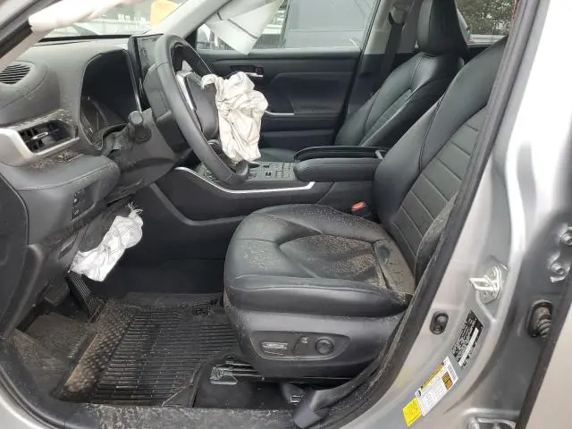 2022 TOYOTA HIGHLANDER XLE  