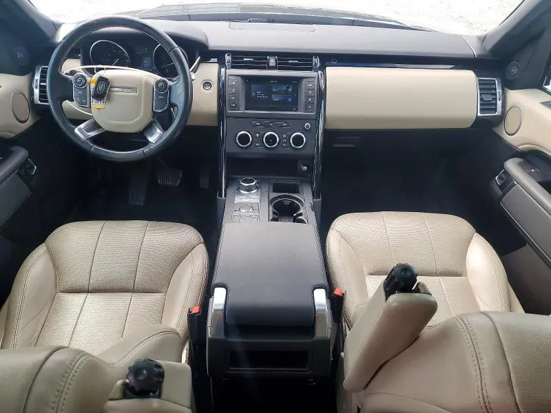 2017 LAND ROVER DISCOVERY SE  