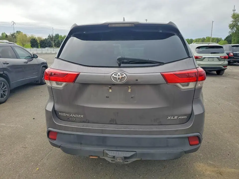 2019 TOYOTA HIGHLANDER XLE  