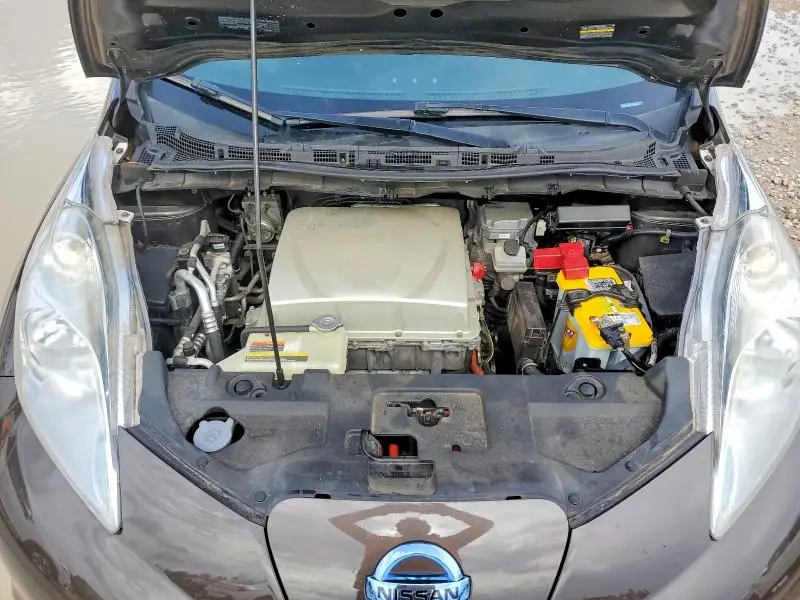 2016 NISSAN LEAF SV  