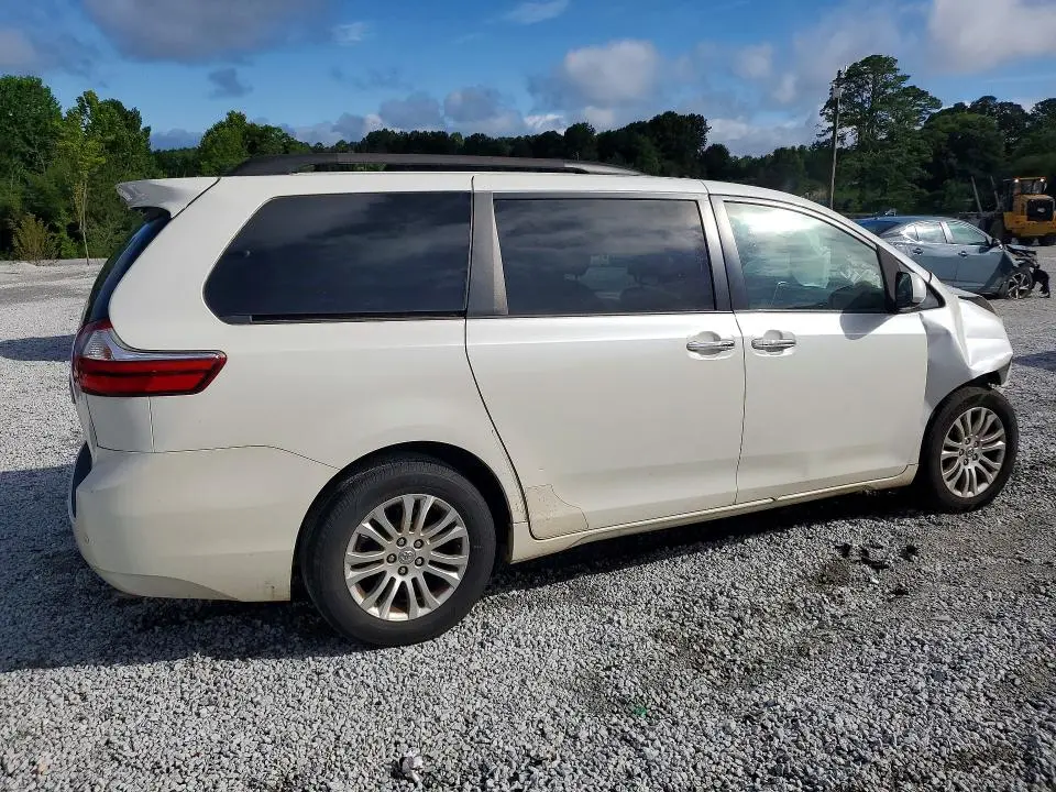 2015 TOYOTA SIENNA XLE PREMIUM 8-PASSENGER  