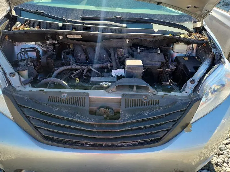 2014 TOYOTA SIENNA LE  