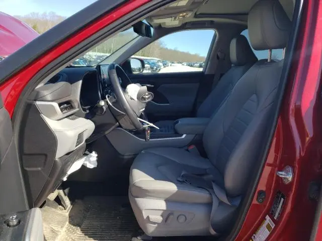 2021 TOYOTA HIGHLANDER XLE  