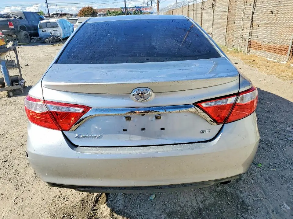 2015 TOYOTA CAMRY SE  
